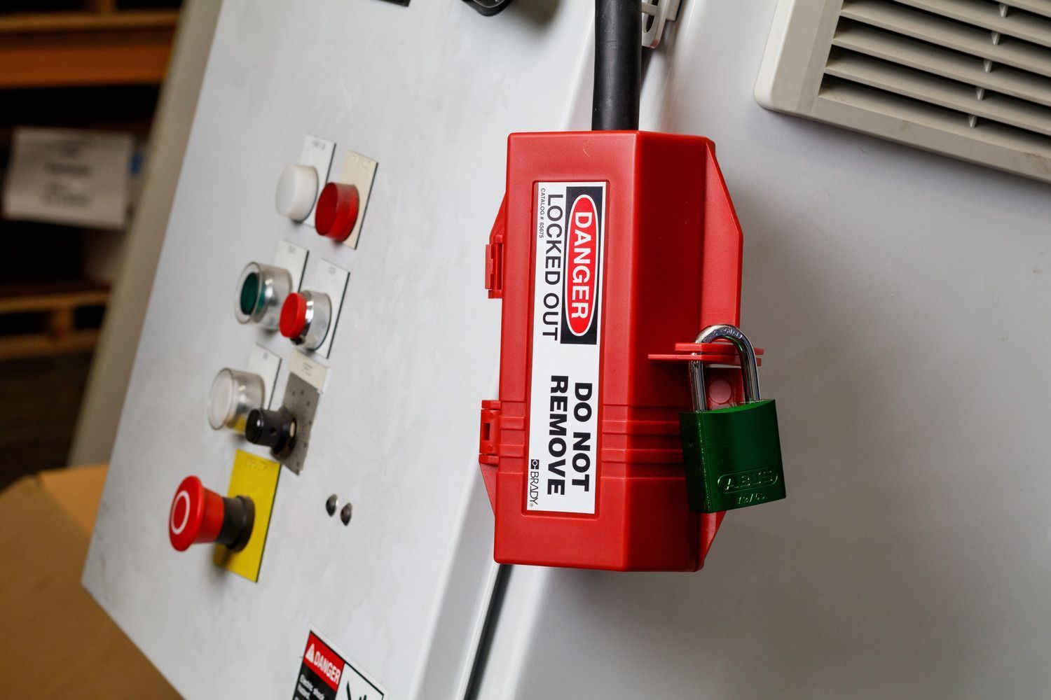 Блокиратор штепсельных разъемов Brady