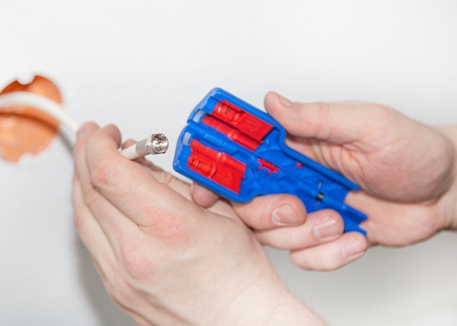 Инструмент для разделки коаксиального кабеля и установки F-коннектора WEICON № 1F Plus