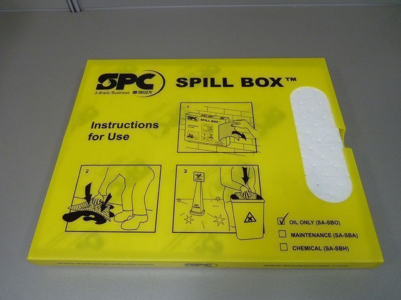 Настенный бокс Brady Spill Box для сбора проливов (адсорбция 10 литров)