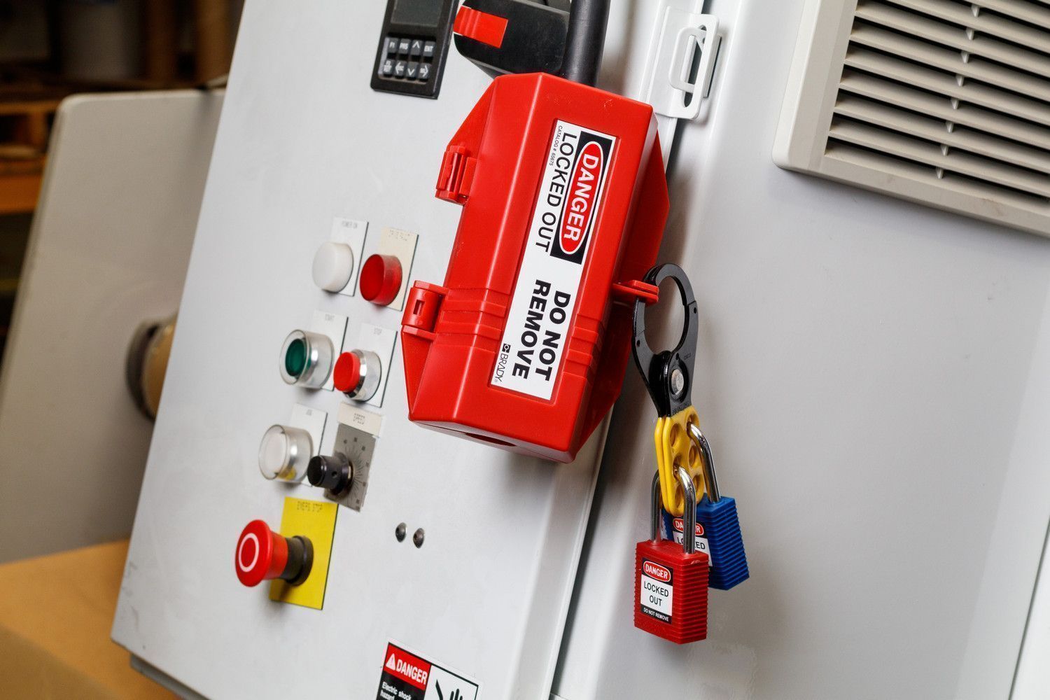 Блокиратор штепсельных разъемов Brady