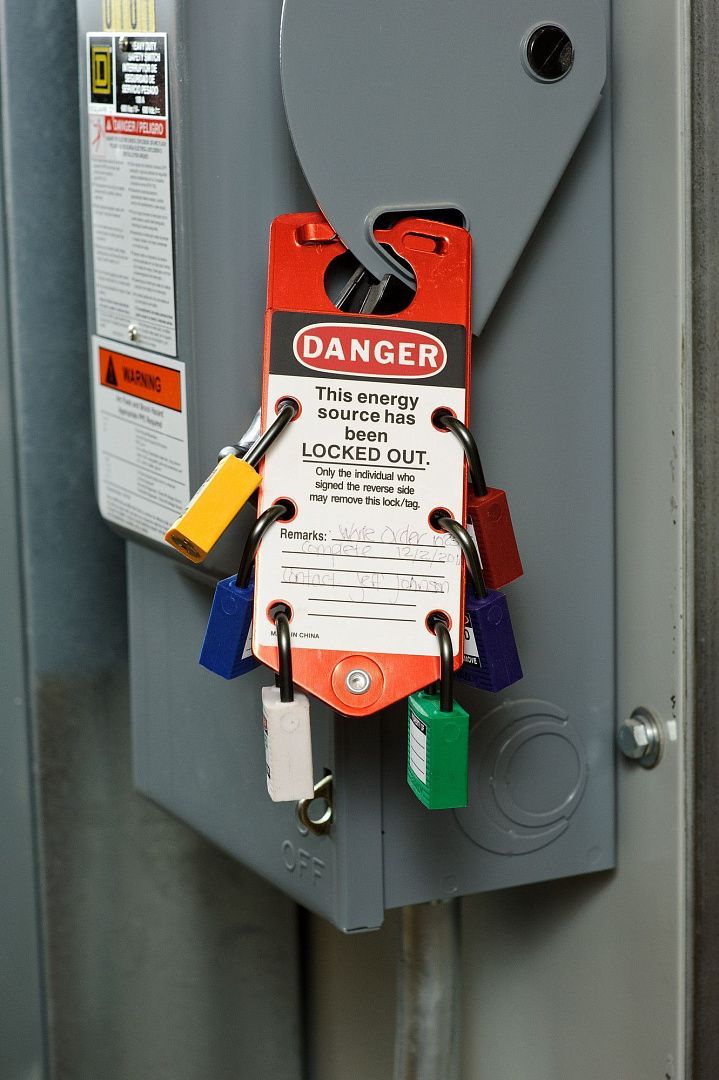 Множители замковые алюминиевые с этикетками «DANGER DO NOT OPERATE», «This energy source has been locked out», 191х76х4 мм, цвет – синий, 5шт/упак