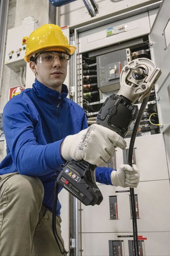 Пресс аккумуляторный электрогидравлический Cembre B600CND для обжима каб. наконечников