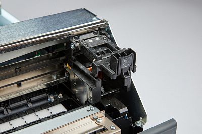 Промышленный цветной принтер этикеток BRADY J4000