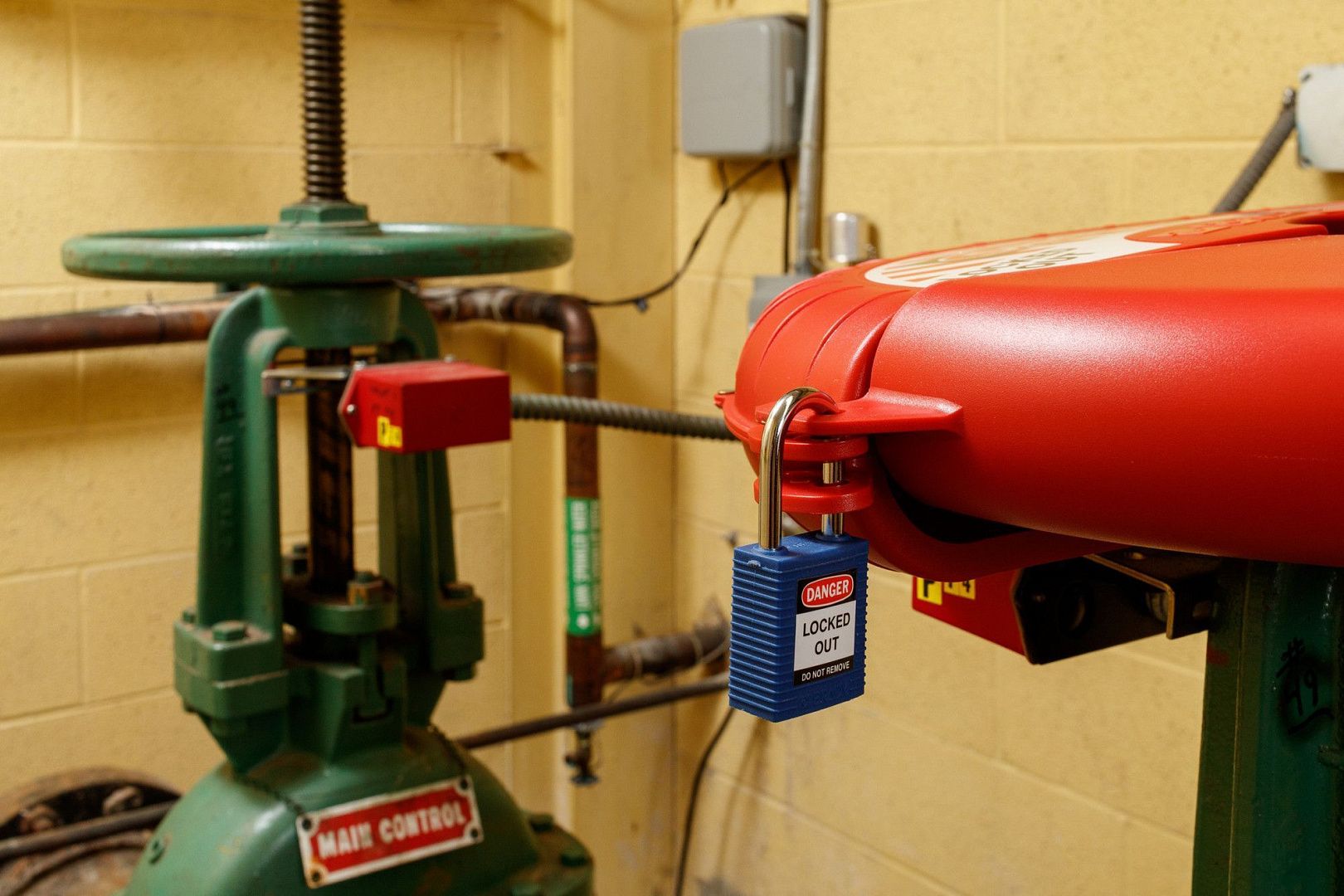 Блокиратор вентилей и задвижек Brady компактный