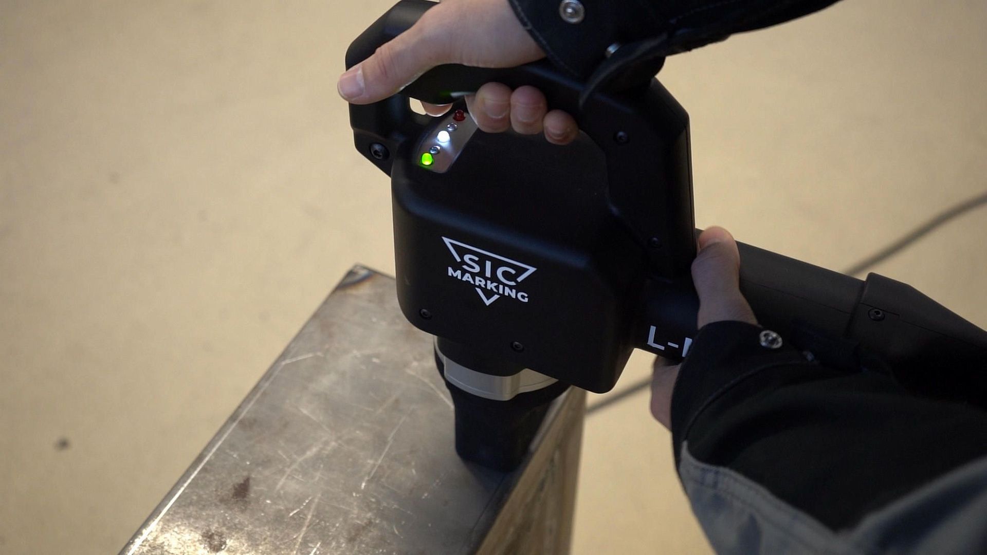 Портативный лазерный маркиратор SIC Marking L-MOOV