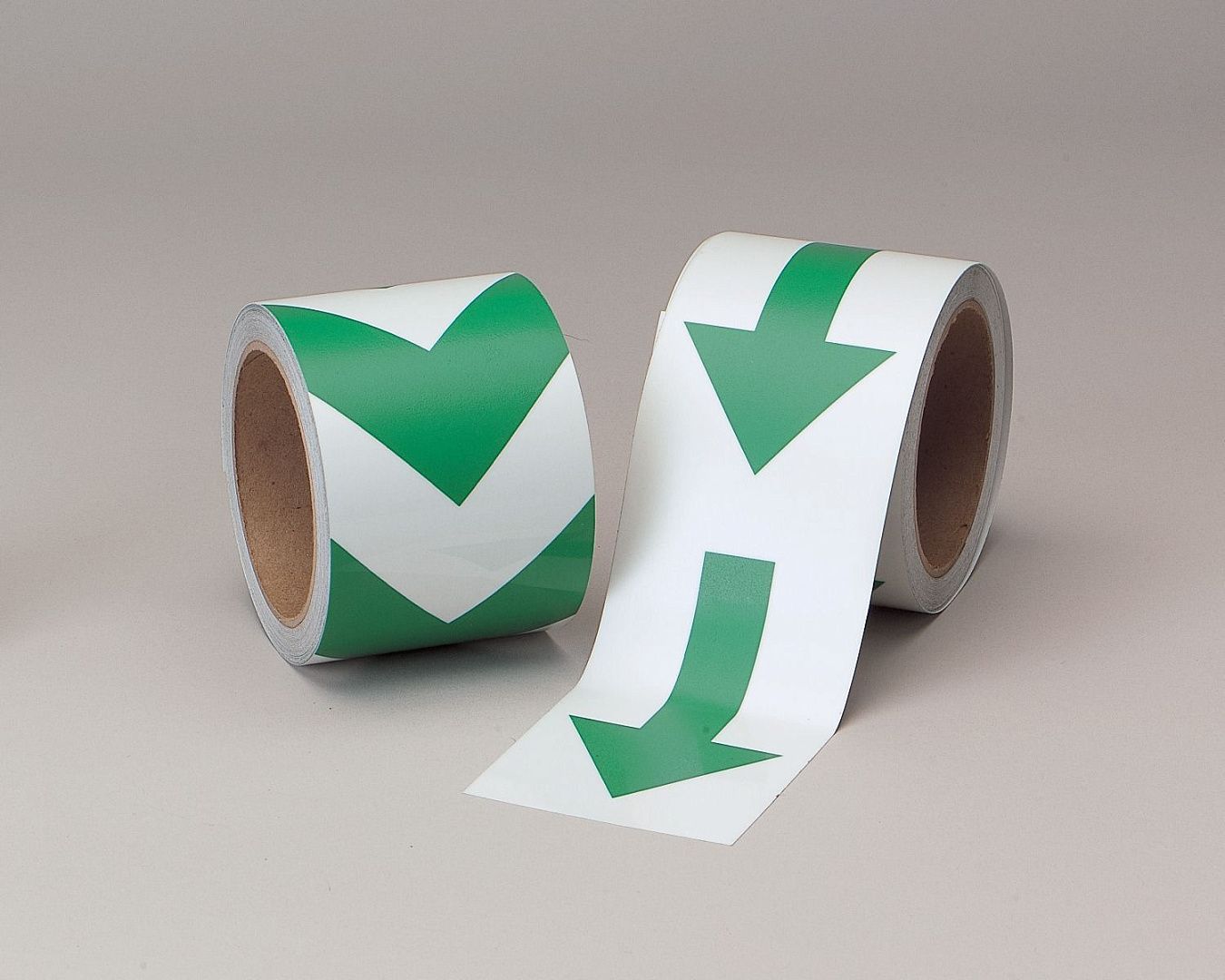 Светящиеся в темноте стрелки (в виде галочек), 50 мм * 4,5 м, B-324(полиэстер),1 рулон