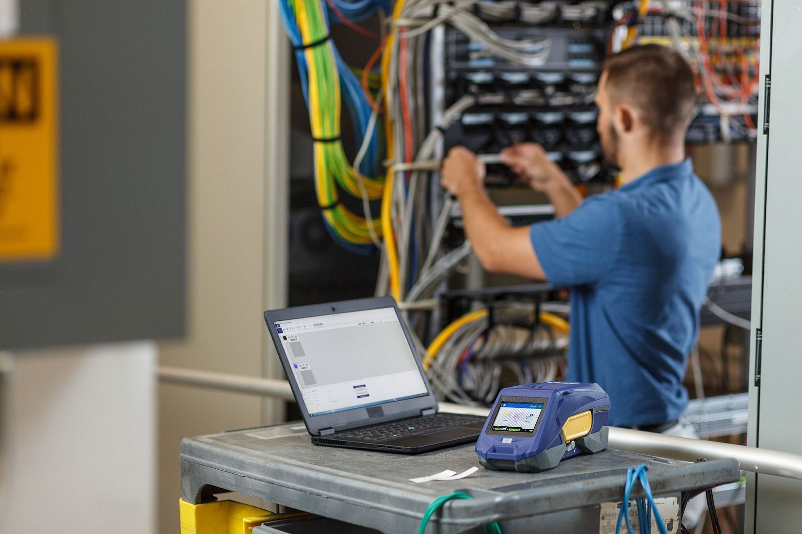 Портативный принтер этикеток BRADY M611