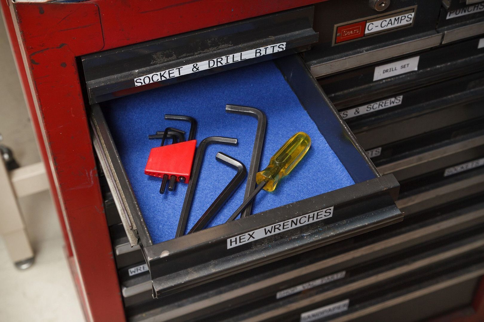 Маты Brady SPC AD BLUE (иглопробивной полипропилен) синие на клеевой основе