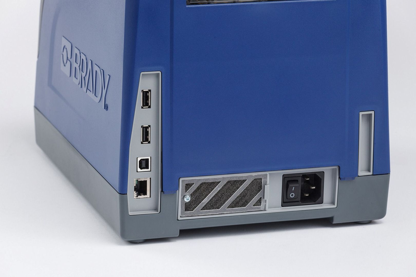 Принтер BRADY i3300-C-EU-W-PWID с ПО BWS PWID Suite. Без клавиатуры. В компл.: шнур питания, USB-кабель, компакт-диск с руководством, набор для чистки и печатное краткое руководство по эксплуатации.