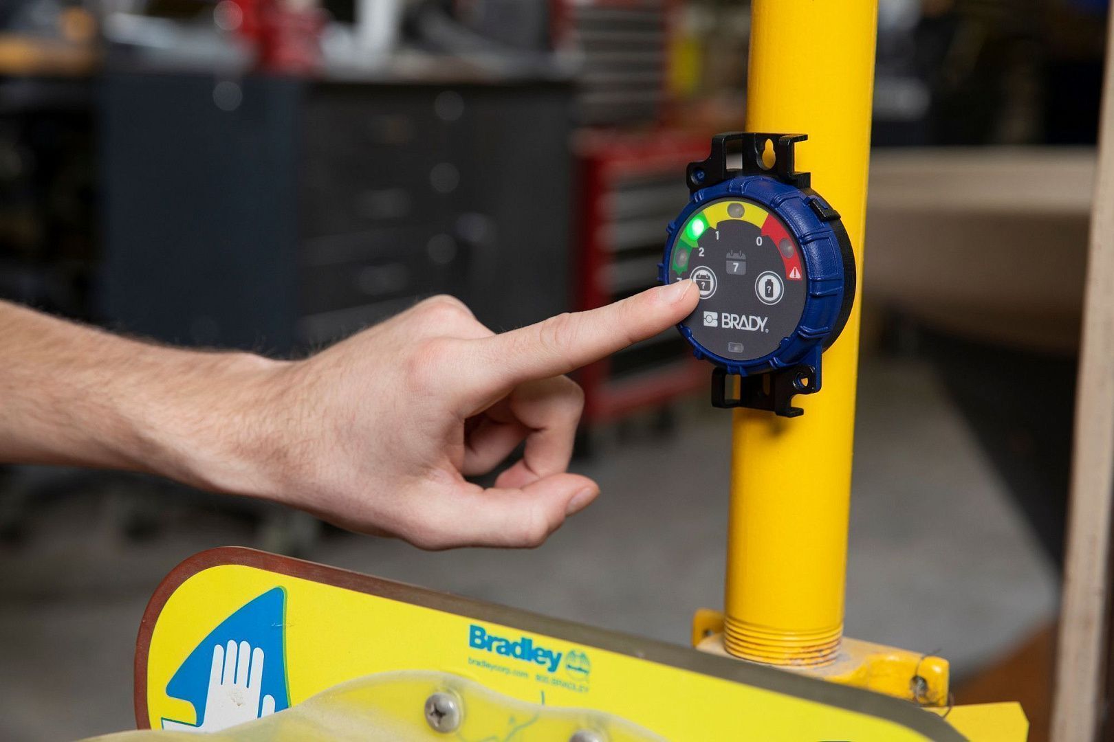 Индикатор-таймер Brady для контроля проверок