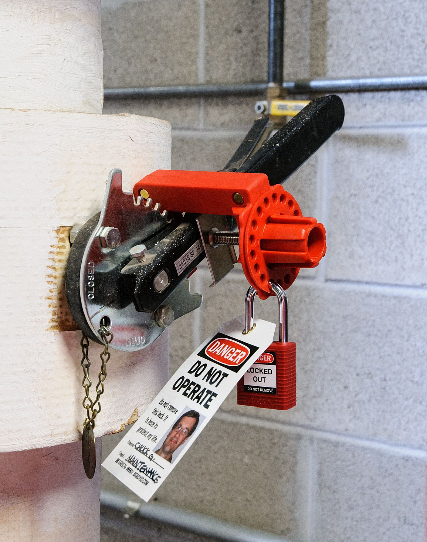 Блокиратор-зажим дискового затвора большой, нейлон и сталь, зазор зажима – от 46 до 99 мм, 180х95х74 мм, цвет – красный, 1 шт/упак