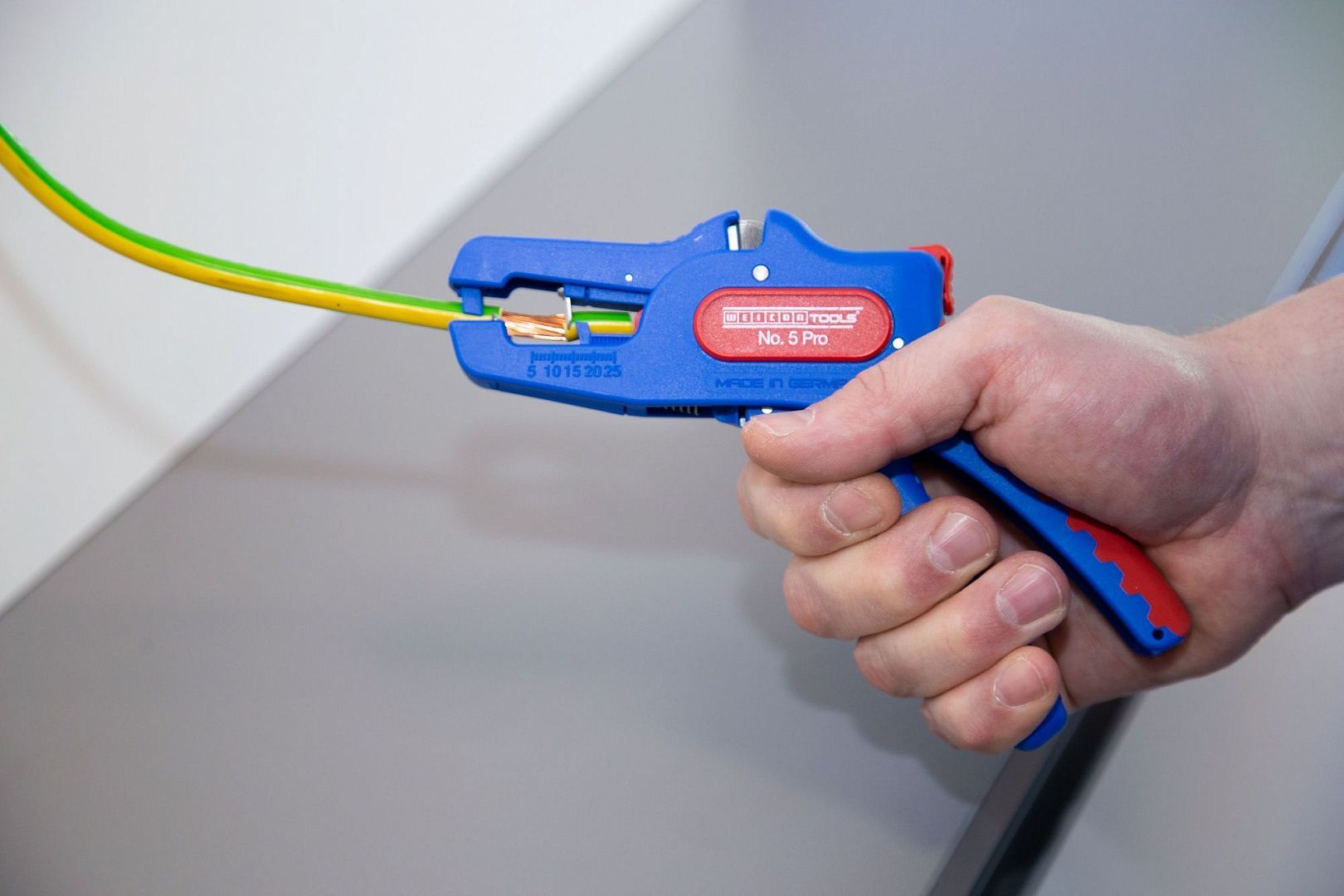 Стриппер WEICON № 5 Pro для снятия ПВХ-изоляции 