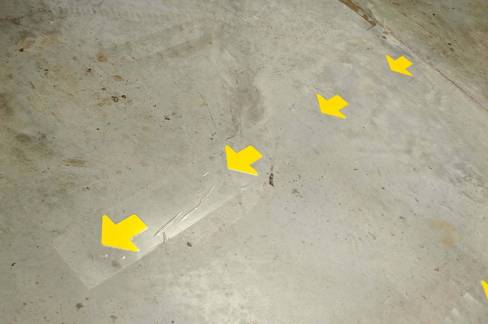 Стрелки на прозрачной ленте, размер 50,8 мм Х 127 мм, полиэстер B-514, цвет-жёлтый, 52 стрелки с промежутком 431,80 мм, рул.