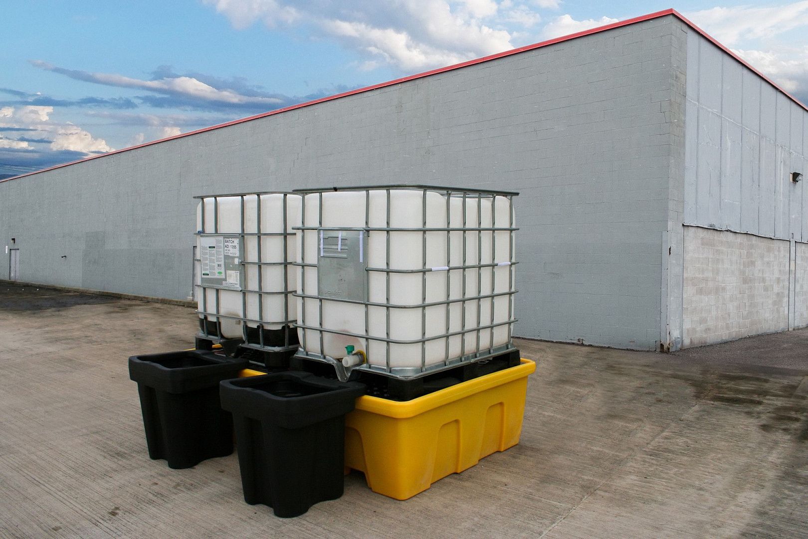 Поддоны Brady IBC Spill Pallet для удержания проливов из еврокубов