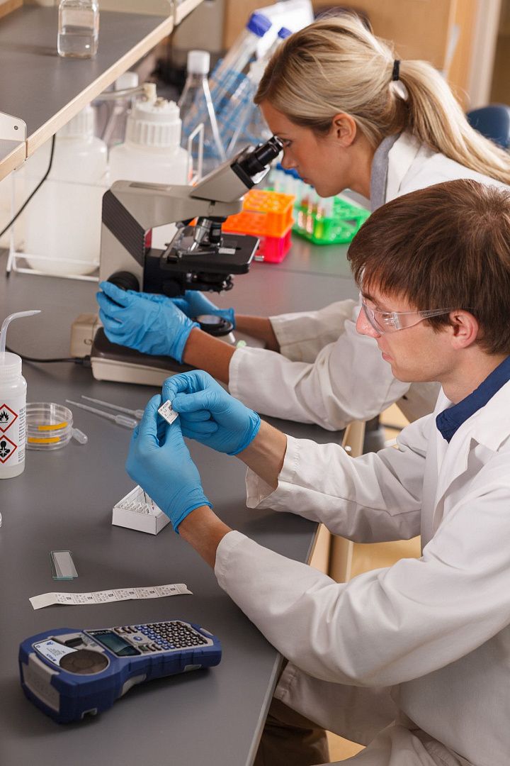 Портативный принтер этикеток BRADY M210 лабораторный в пластиковом кейсе