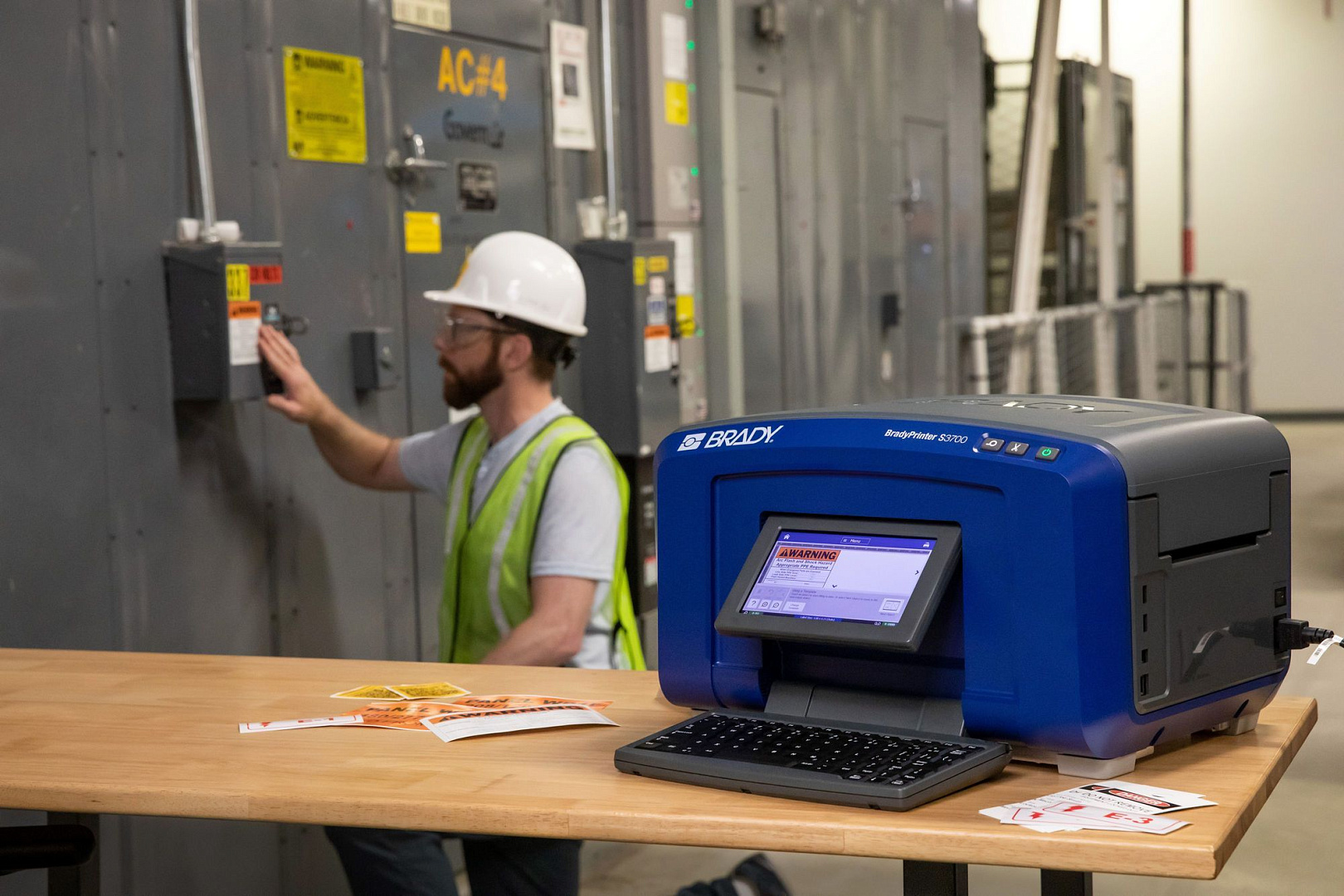 Промышленный принтер этикеток BRADY S3700