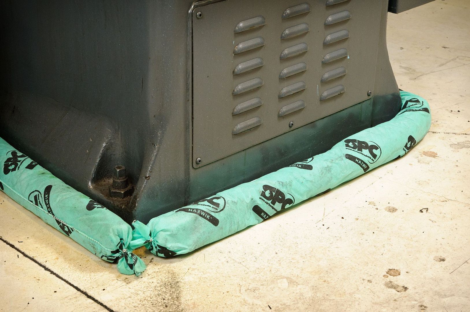 Боны для сбора химикатов Brady SPC HAZWIK