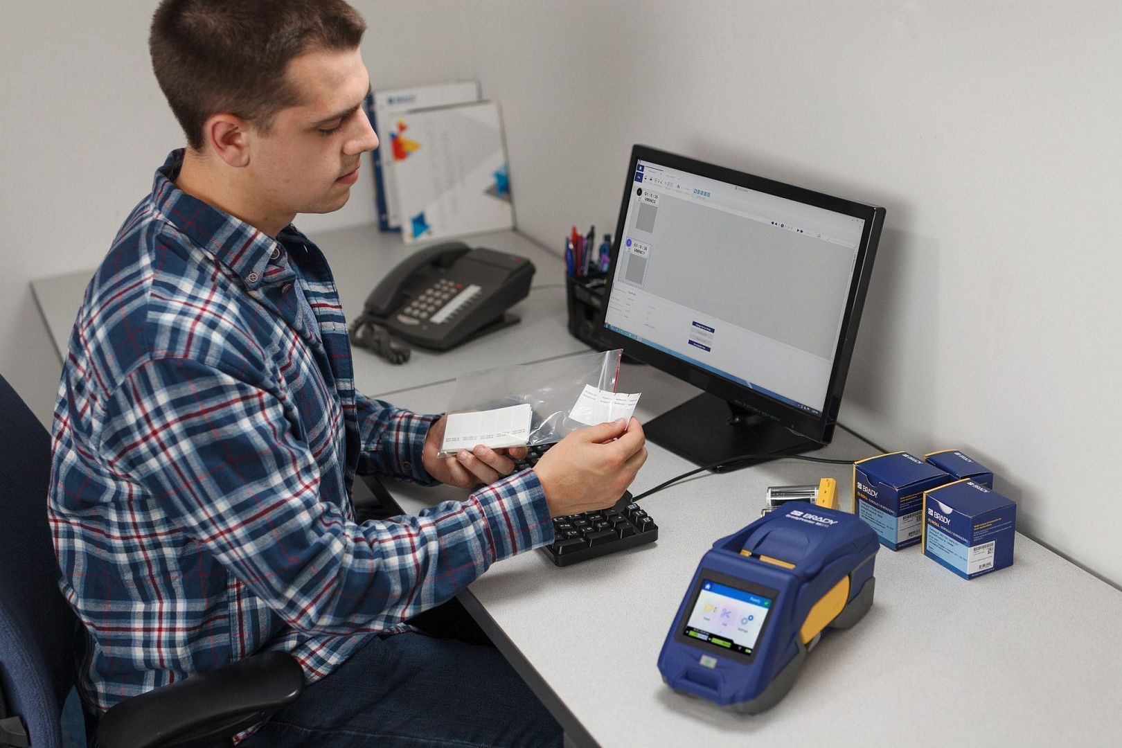 Портативный принтер этикеток BRADY M611