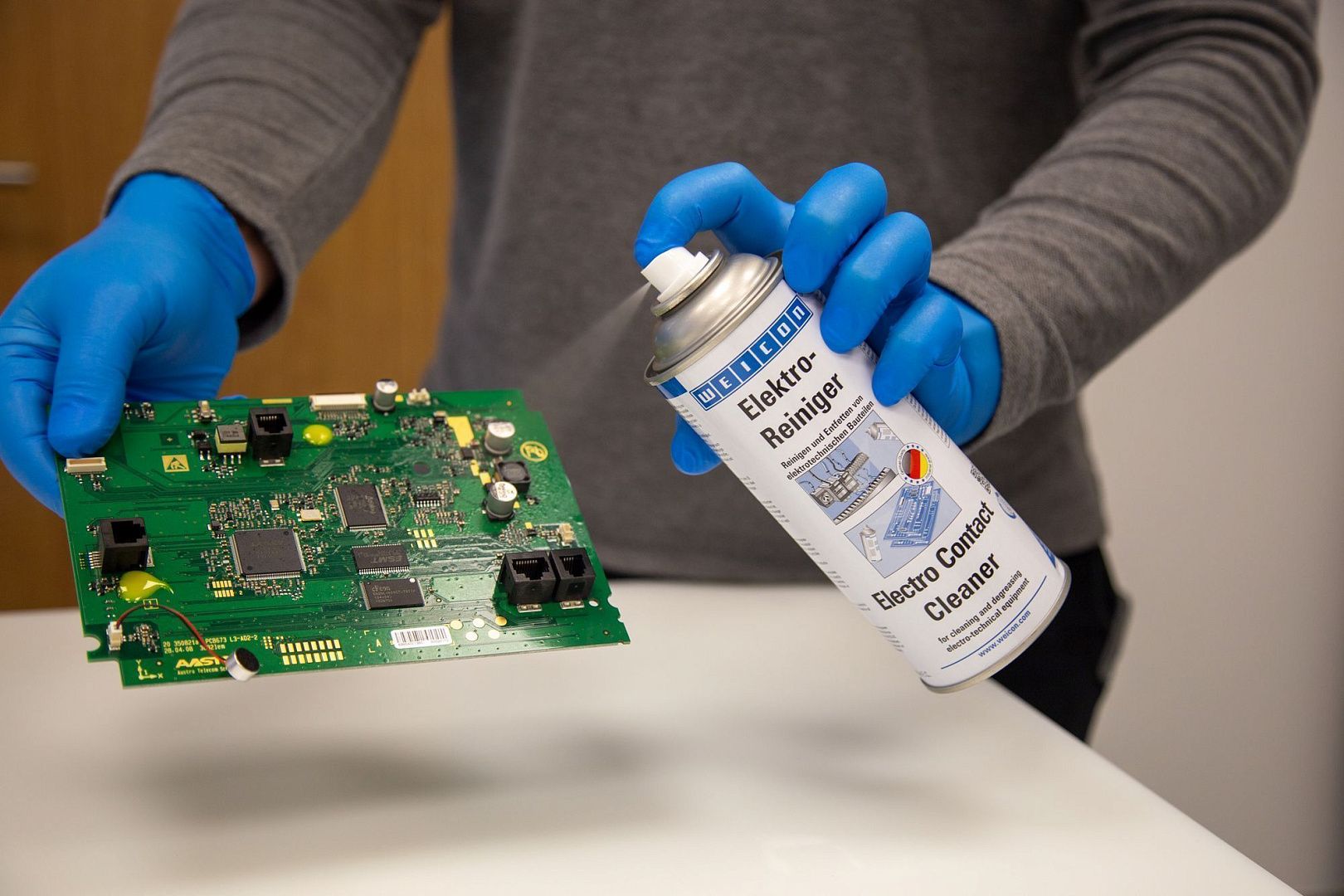 Очиститель электроконтактов WEICON 