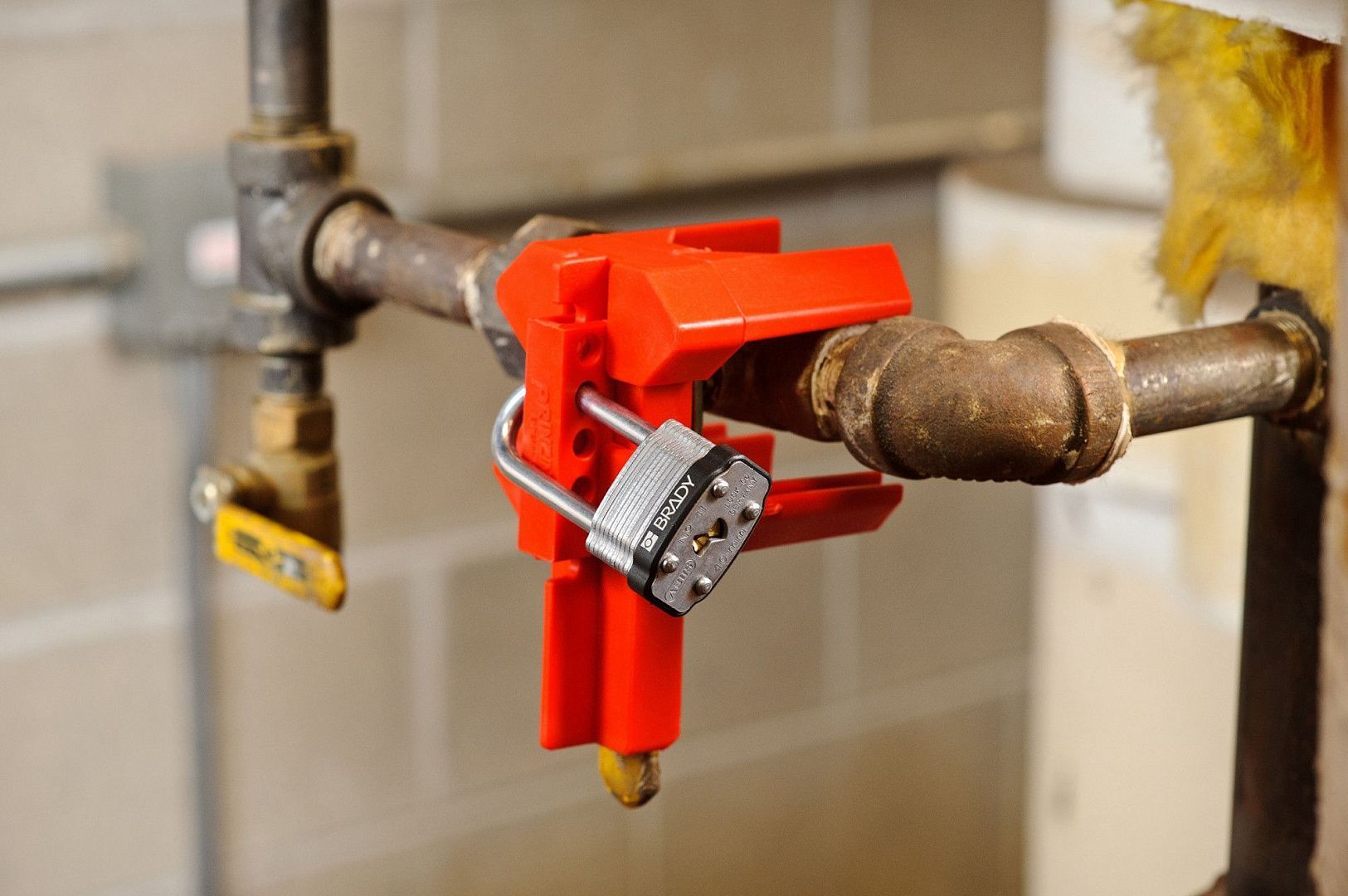 Блокиратор шарового вентиля Brady накладной