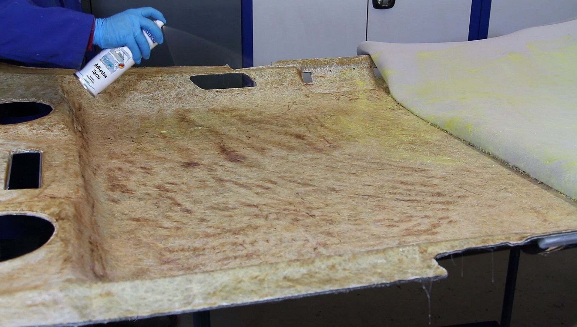 Клей-спрей WEICON средней фиксации