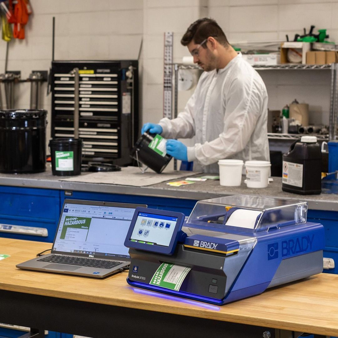 Промышленный цветной принтер этикеток BRADY J7300