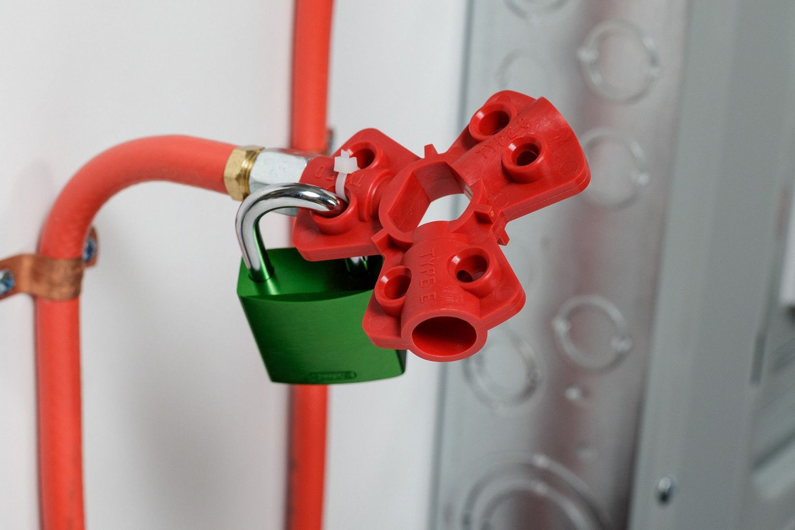 Блокиратор пневматического быстроразъёмного соединения Brady