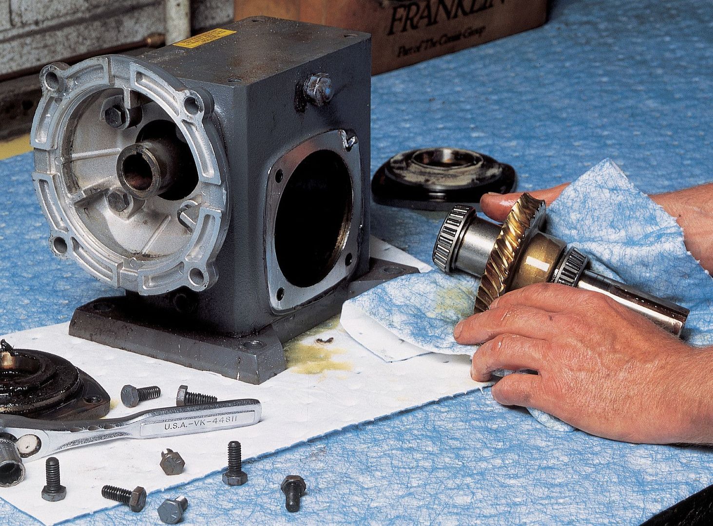 Салфетки масловпитывающие Brady SPC BLUE (рифлёные, спабонд, 2-слойные)