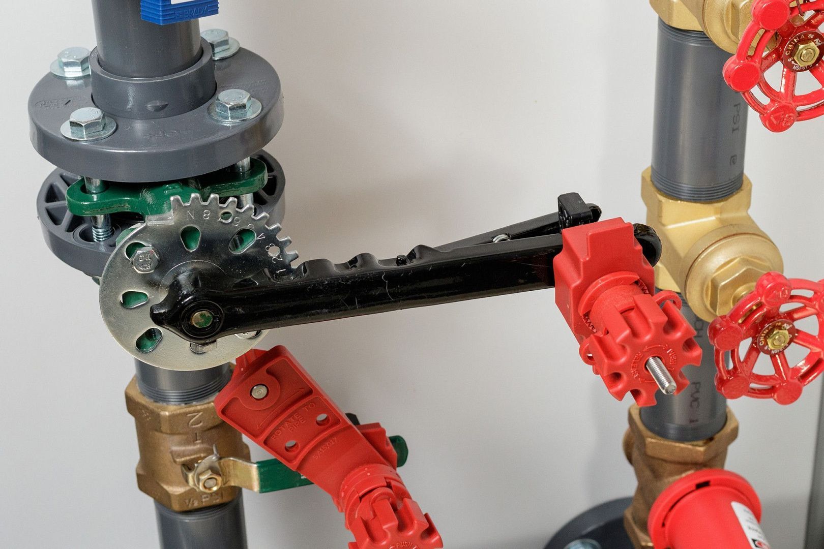 Блокиратор Brady универсальный