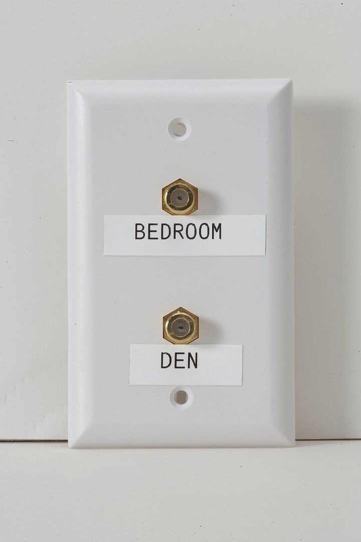 BMP21-Lab (Eng) Портативный ленточный принтер-маркиратор. Упаковка блистер. В комплекте картридж M21-750-7425 белый полипропилен 6.4 м х 19.05 мм