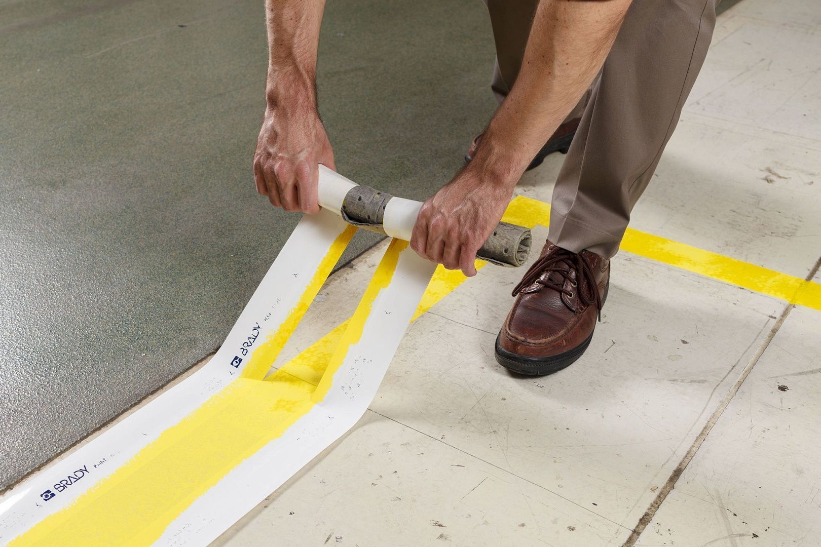 Трафарет для напольной разметки краской. Ширина 50.8 мм, 30.50 м в рулоне. Полиэстер B-519 (усиленный). PaintStripe.