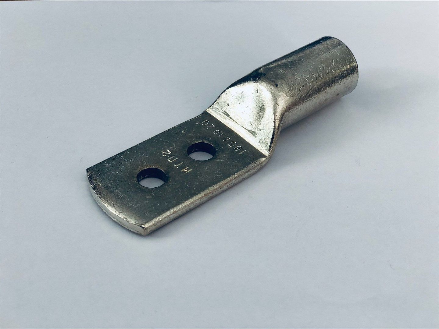 ТМЛ-DIN-185-2х10-23 (ЮМП) Наконечник ТМЛ DIN-типа 185мм2 с двумя отв. под болт М10, мцр 23мм (10шт/упак)