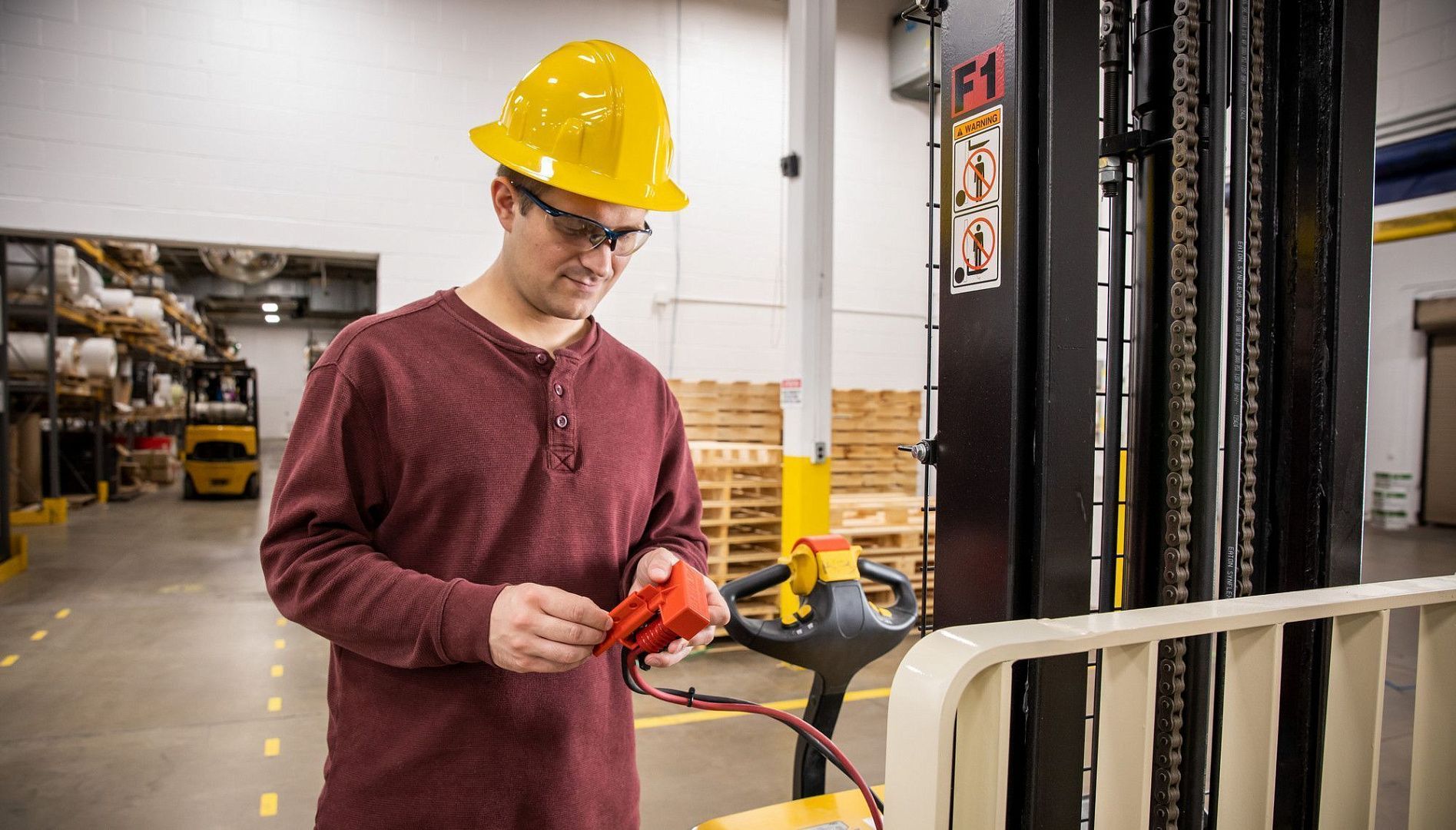 Блокиратор Brady BatteryBlock для аккумуляторов складского транспорта