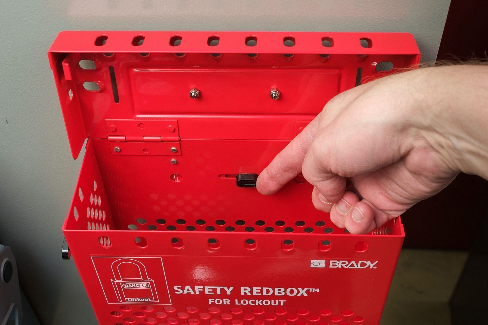 Бокс групповой Brady Safety Redbox