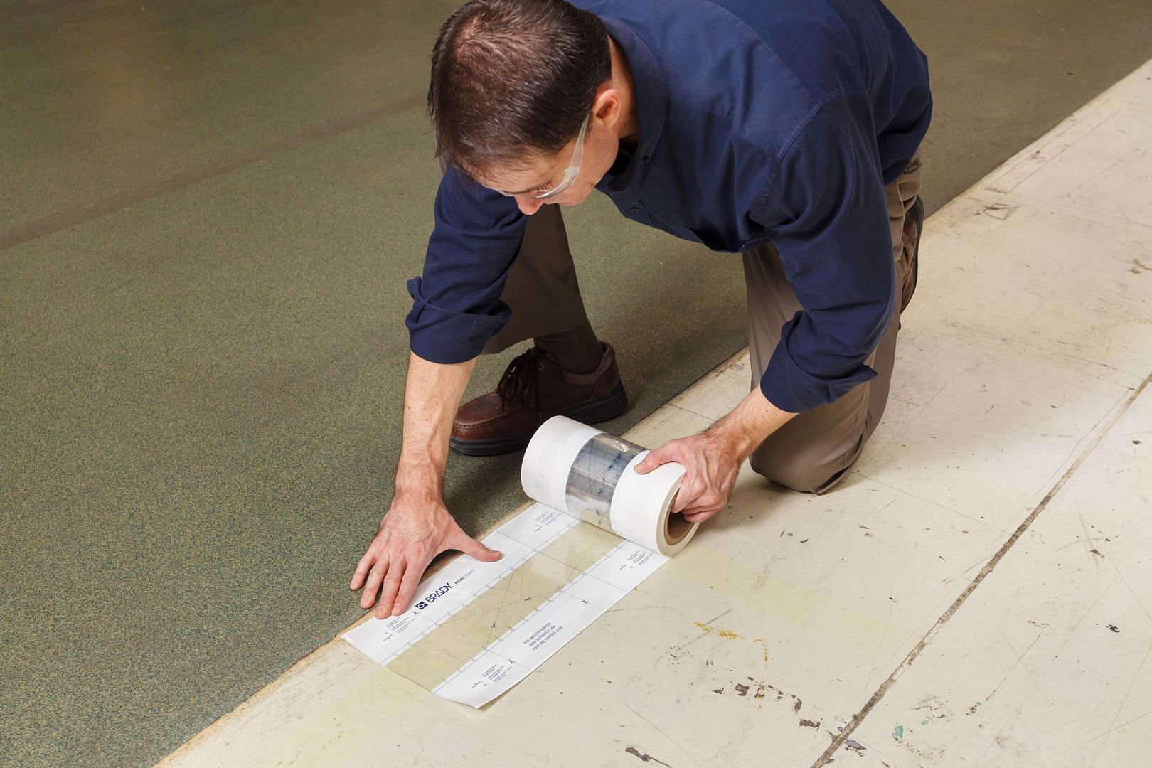 Трафарет для напольной разметки краской. Ширина 50.8 мм, 30.50 м в рулоне. Полиэстер B-519 (усиленный). PaintStripe.