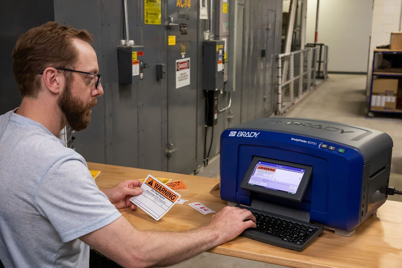Промышленный принтер этикеток BRADY S3700