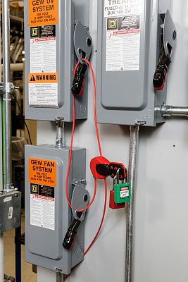 Блокиратор тросовый Safelex, стальной трос в виниловой оболочке, длина троса – 5 м, диаметр троса – 4.1 мм, размер зажима – 128х61х26 мм, 1 шт/упак