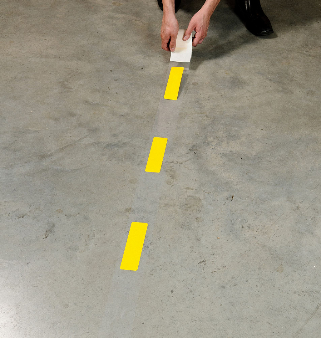 Метки Brady ToughStripe на прозрачной ленте, фиксированный шаг, полоски, полиэстер B-514