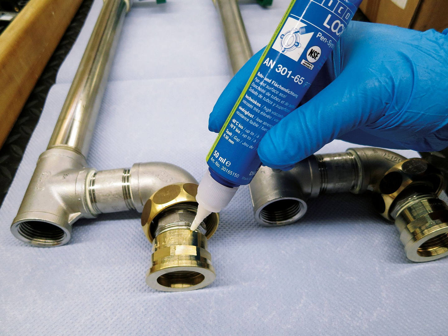 Анаэробный клей WEICONLOCK AN 301-65  герметизация труб и фланцев