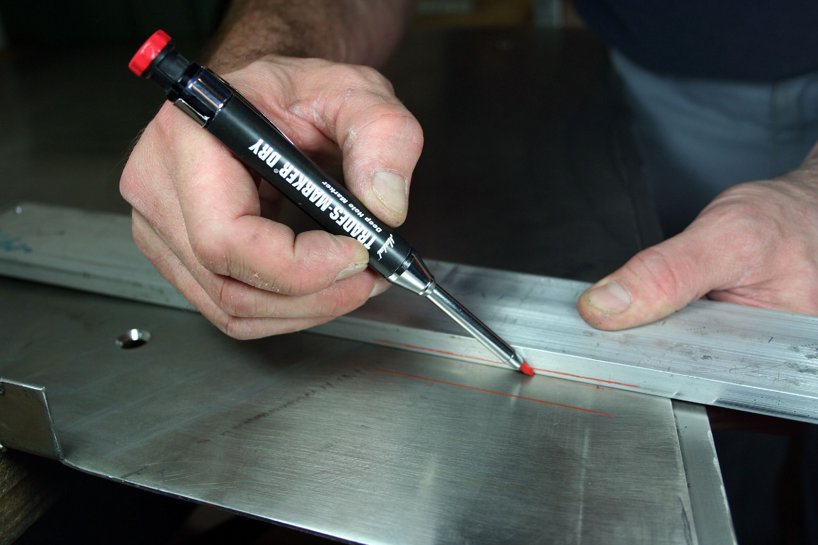 Карандаш автоматический Markal Trades-Marker Dry для труднодоступных поверхностей