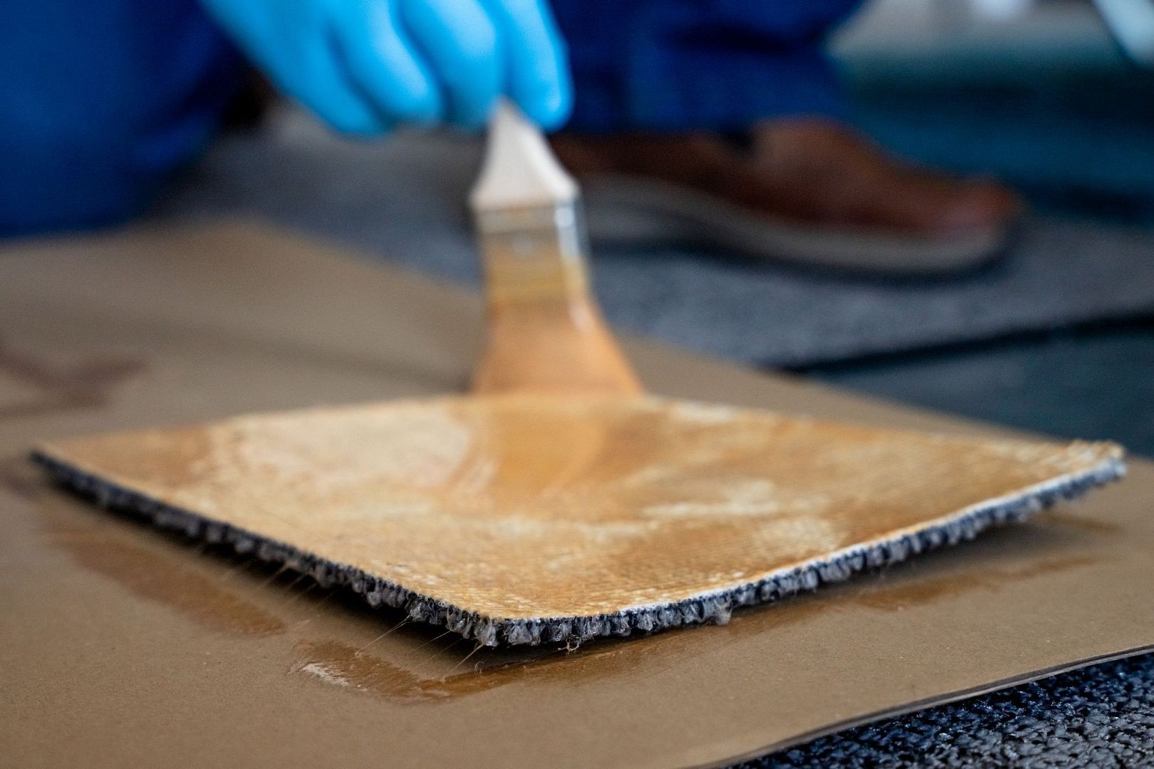 Контактный клей WEICON GMK 2410