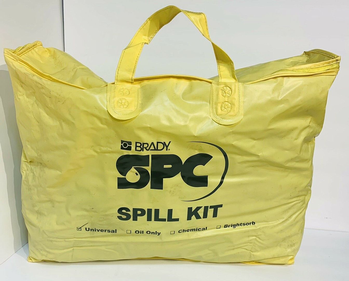 Комплект сорбентов для устранения пролива масла Brady SPC Spill Kit в сумке