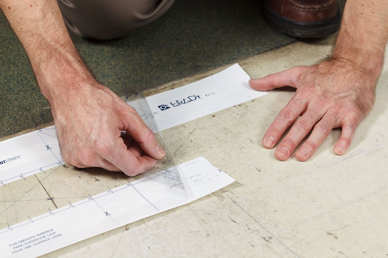 Трафарет для напольной разметки краской. Ширина 50.8 мм, 30.50 м в рулоне. Полиэстер B-519 (усиленный). PaintStripe.