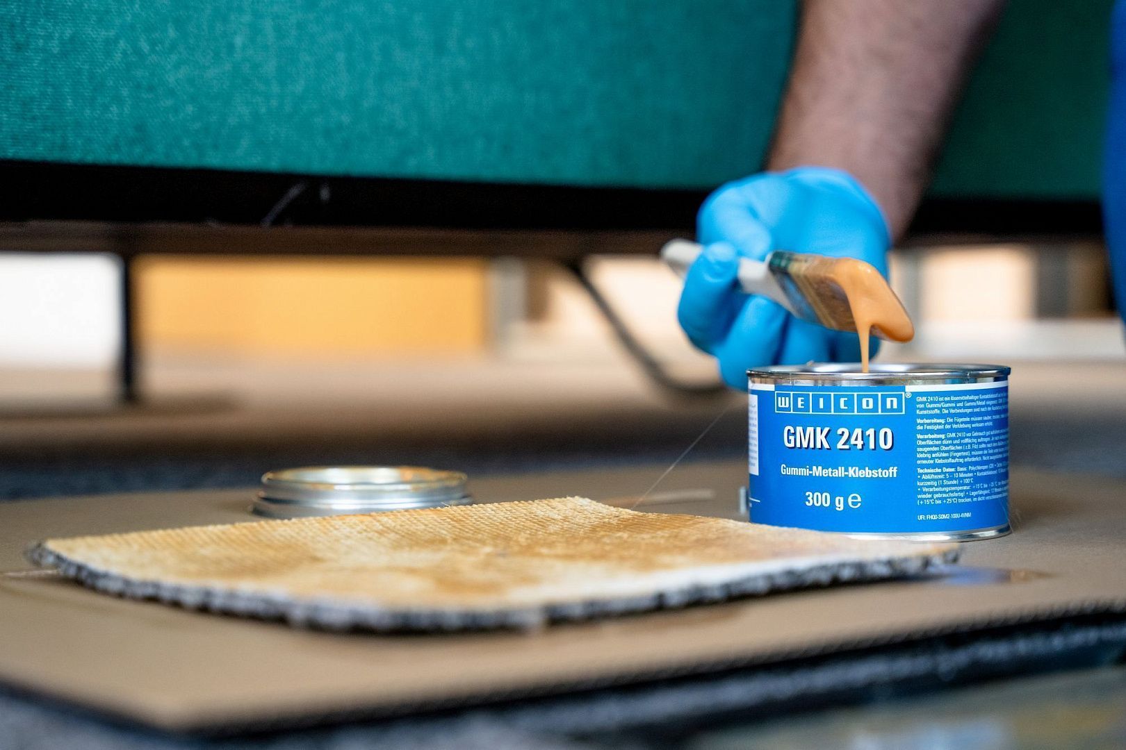 Контактный клей WEICON GMK 2410