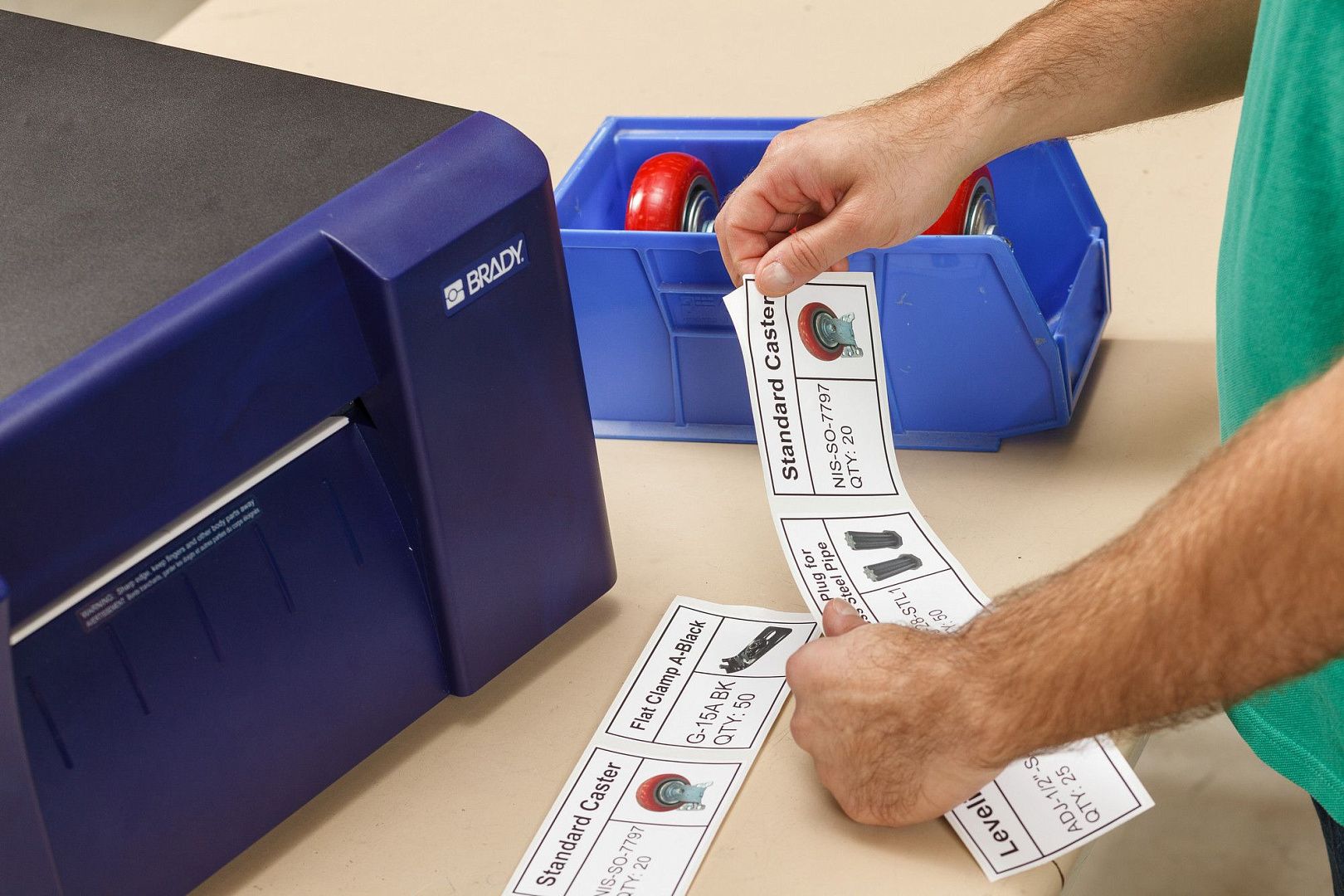 Промышленный цветной принтер этикеток BRADY J5000