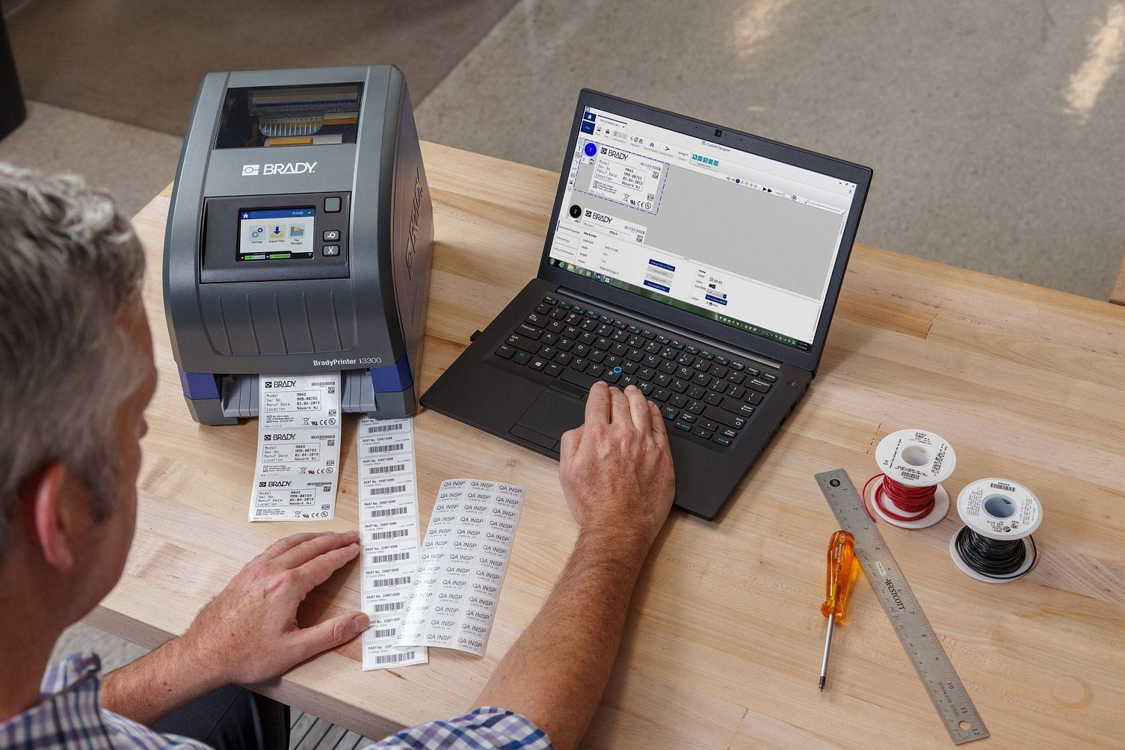 Промышленный принтер этикеток BRADY i3300