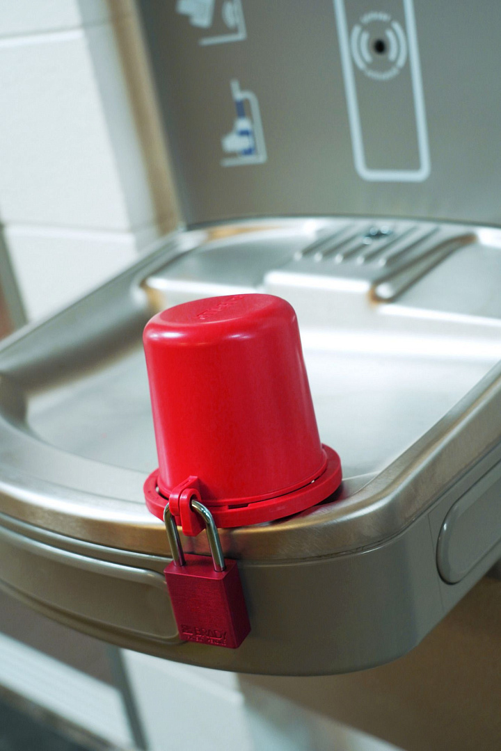 Блокиратор вентиля со съёмной рукоятью, полипропилен, диаметр отверстия для шпинделя – 64 мм, 112х120 мм, цвет – красный, 1 шт/упак