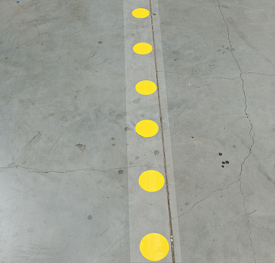 Метки Brady ToughStripe на прозрачной ленте, фиксированный шаг - форма круга, полиэстер B-514