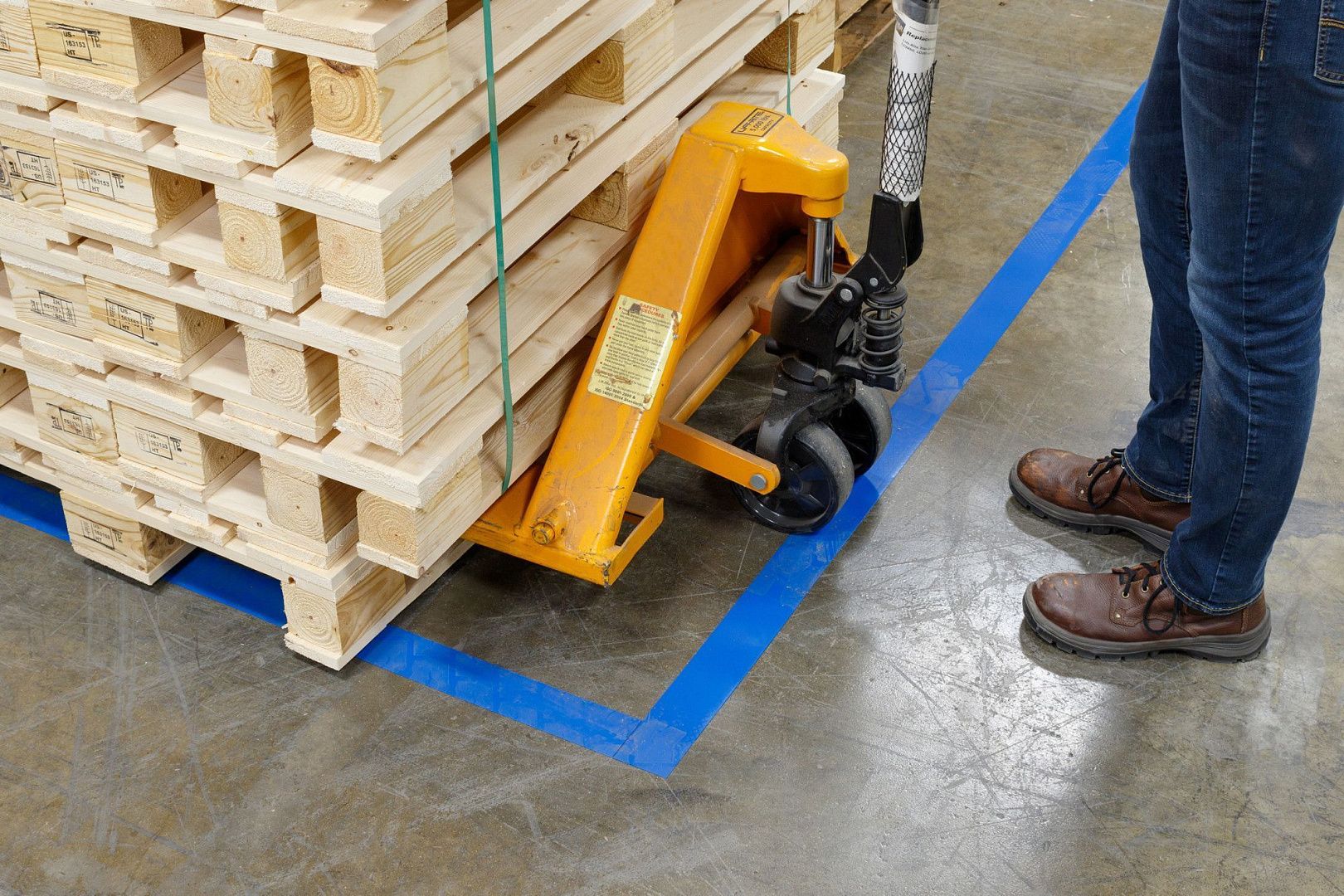 Лента Brady ToughStripe Max напольная на подложке, винил В-543