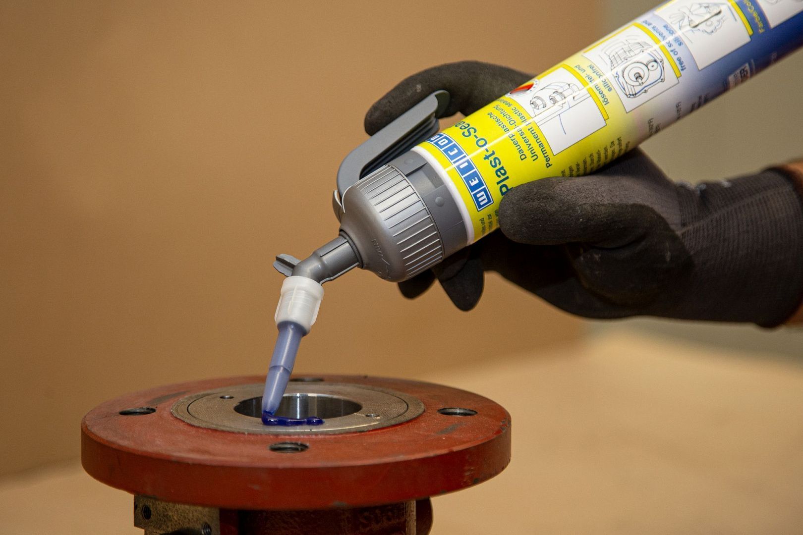 Универсальный пластичный герметик WEICON Plast-o-Seal 